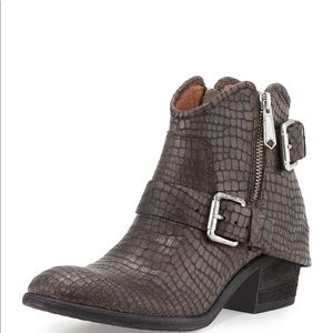 NWOB Donald J Pliner Dalis Boot